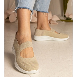 Zapatillas beige para mujeres en una suela prensada 6