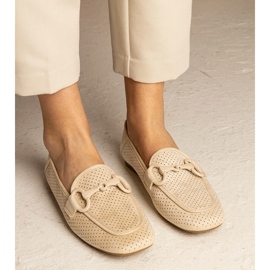Mocasines abiertos para mujeres beige con un adorno 4