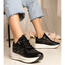 Zapatillas negras con un elemento holográfico negro 2
