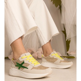 Zapatillas deportivas beige femeninas con brillo 1