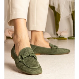 Mocasines abiertos de mujeres verdes con un adorno 2
