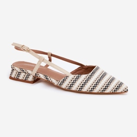 Ballerinas femeninas con narices puntiagudas con un delicado tacones beige 3