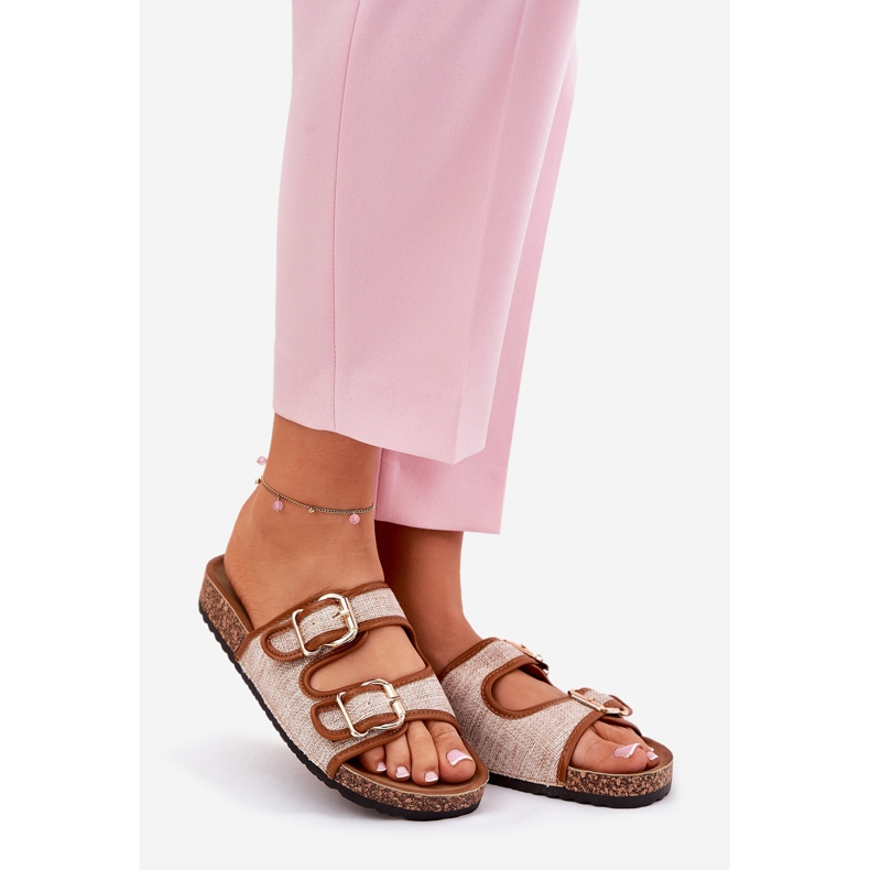 Material de mujeres chanclas en una plataforma de corcho con hebillas de camello marrón 1 Material de mujeres chanclas en una plataforma de corcho con hebillas de camello marrón 1