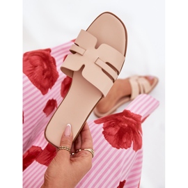 Chanclas para mujeres de cazón plano con recortes de cuero ecológico beige 6