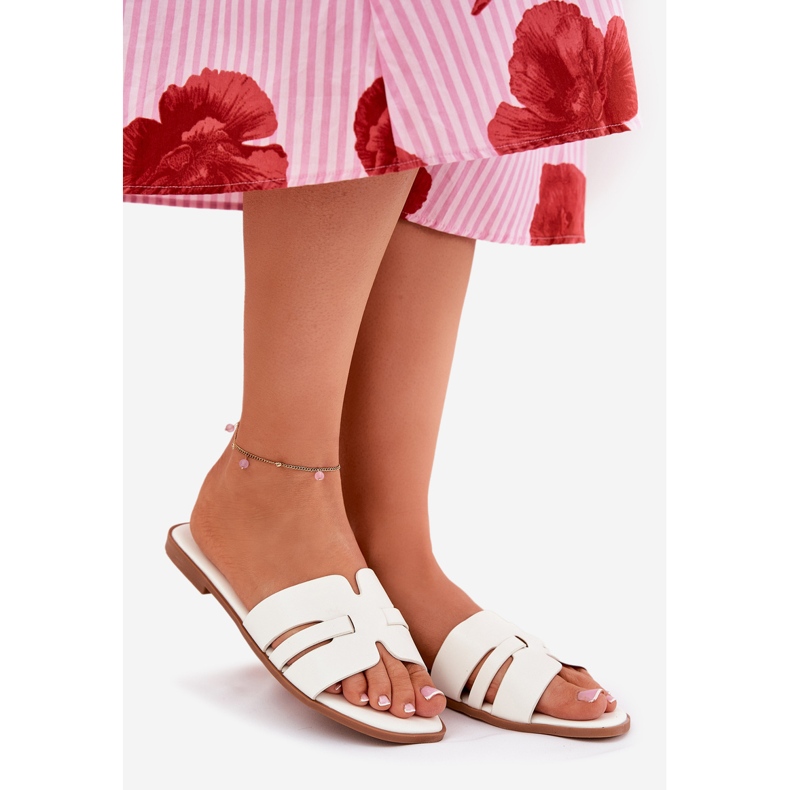 Chanclas para mujeres con cañón plano con recortes de cuero ecológico blanco 1