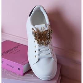 Zapatillas en blanco y negro decoradas con una mariposa con circones 1