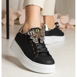 Zapatillas negras decoradas con una mariposa con circones negro 3