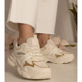 Zapatillas deportivas beige femeninas con brillo 3