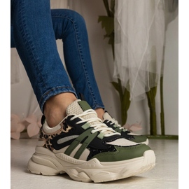 Deportes para mujeres de zapatillas verdes con brillo negro 1