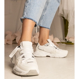 Zapatillas de mujer blancas con suela maciza. blanco 3