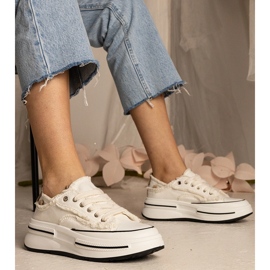 Zapatillas de deporte de mujeres blancas en una suela alta blanco 1