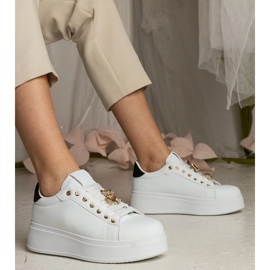 Zapatillas blancas y blancas para mujeres decoradas con piedras blanco 1