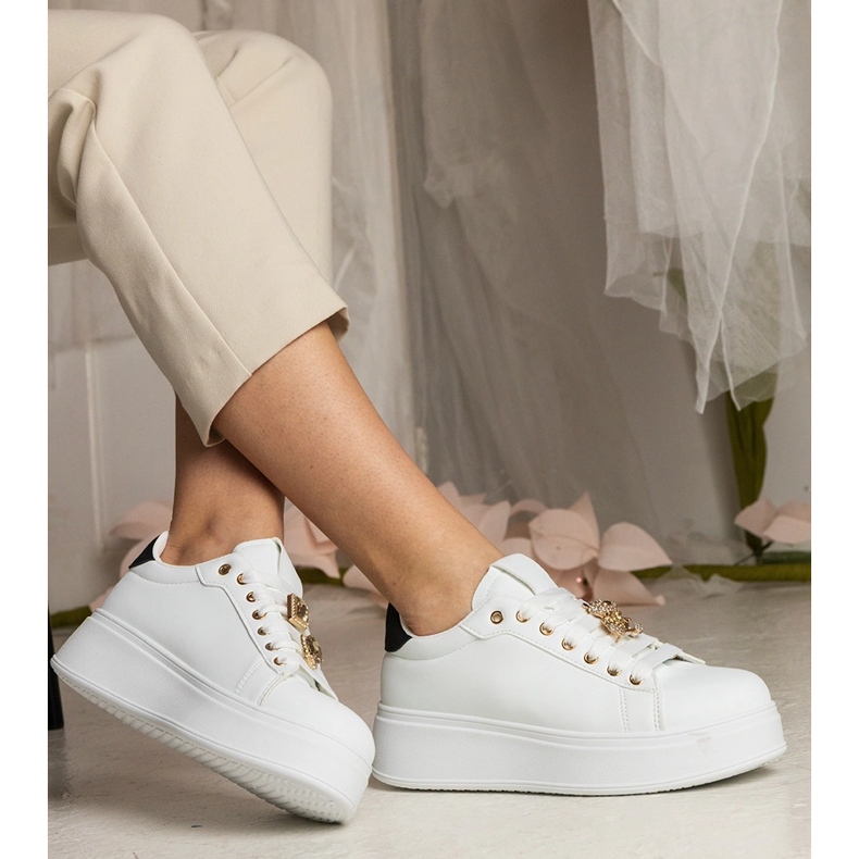 Zapatillas blancas y blancas para mujeres decoradas con piedras blanco 2 Zapatillas blancas y blancas para mujeres decoradas con piedras blanco 2