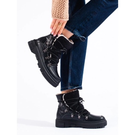 Botas de nieve de mujer negras con piel de oveja. negro 1