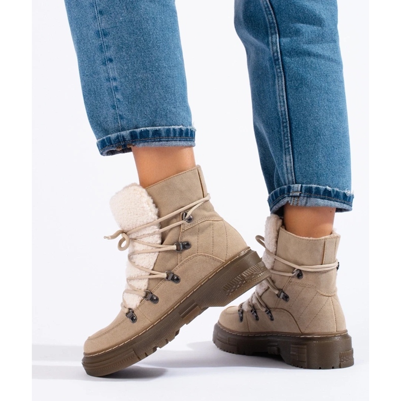Botas de nieve beige para mujer con abrigo de piel de oveja. 1 Botas de nieve beige para mujer con abrigo de piel de oveja. 1