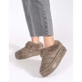 Botas de nieve bajas sin cordones para mujer con pelo beige 1