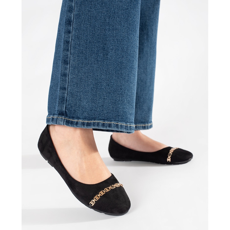 Ballerinas de mujeres negras con un adorno negro 1