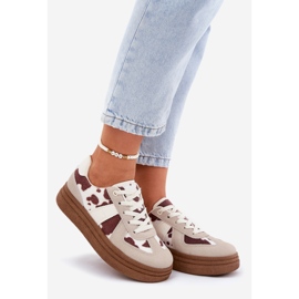 Zapatillas para mujeres en la plataforma en parches beige 1