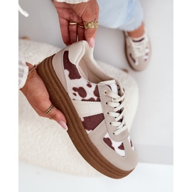 Zapatillas para mujeres en la plataforma en parches beige 2
