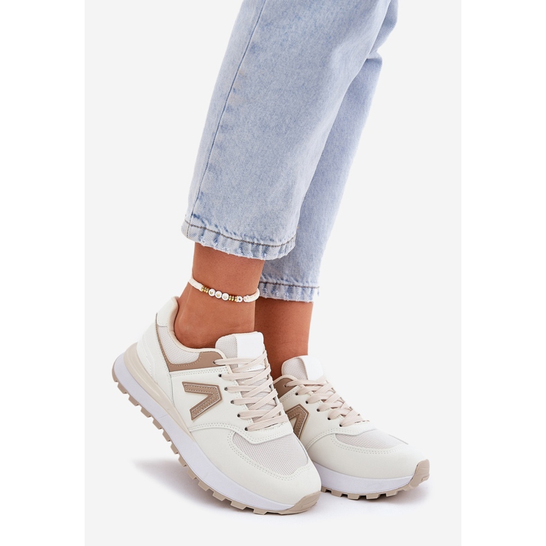 Zapatos deportivos femeninos con beige de cuero ecológico 1
