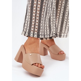 Zapatillas de cuero ecológica para mujeres en el poste y la plataforma de color caqui beige 2