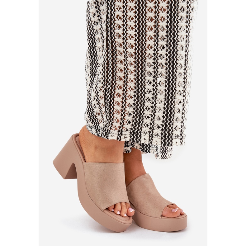 Zapatillas para mujeres en el poste y plataforma de color caqui beige 1