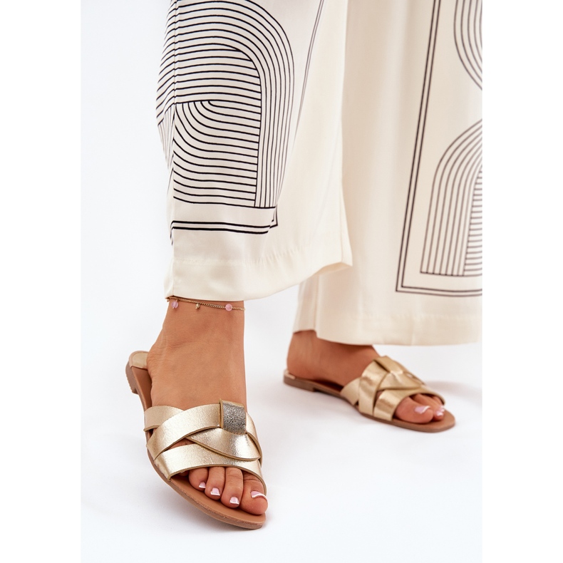 Chanclas planas para mujeres con rayas doradas entrelazadas dorado 2 Chanclas planas para mujeres con rayas doradas entrelazadas dorado 2