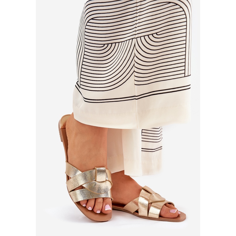 Chanclas planas para mujeres con rayas doradas entrelazadas dorado 1 Chanclas planas para mujeres con rayas doradas entrelazadas dorado 1