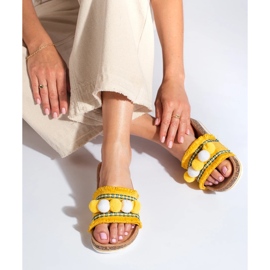 Zapatillas de moda con pompones amarillo 3