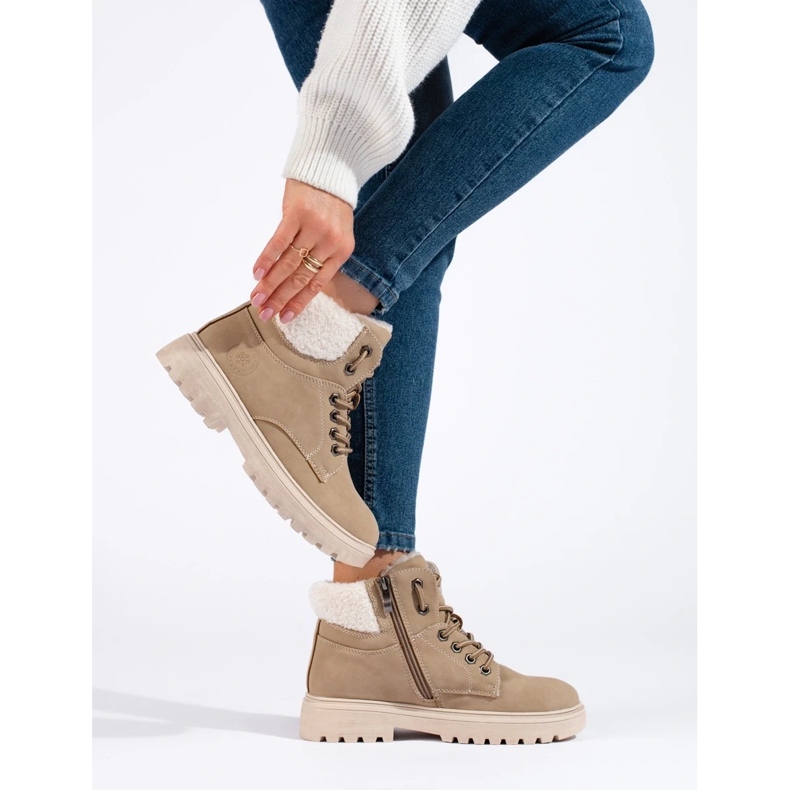 Tramperos con estilo hechos de cuero ecológico beige 2