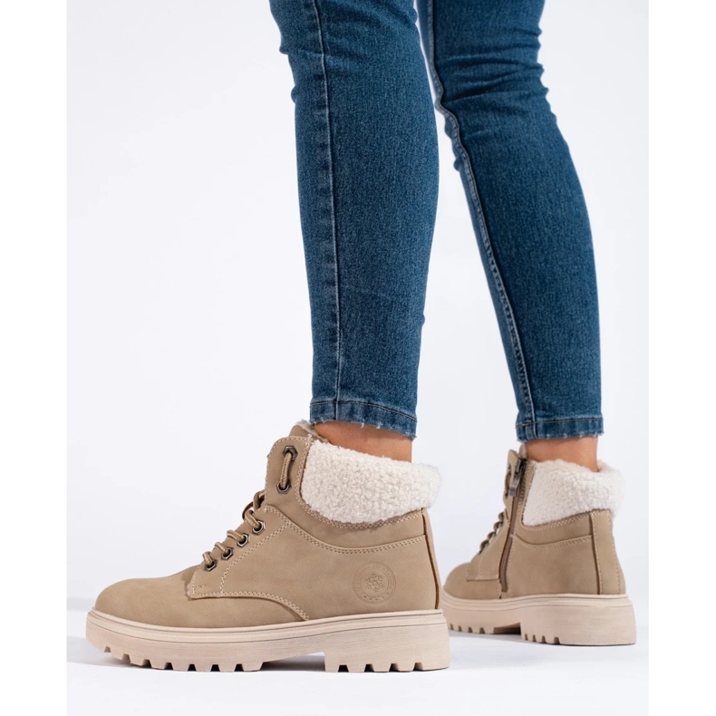 Tramperos con estilo hechos de cuero ecológico beige 1