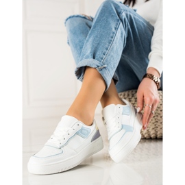 Zapatillas clásicas en la plataforma blanco 2
