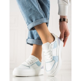 Zapatillas clásicas en la plataforma blanco 3