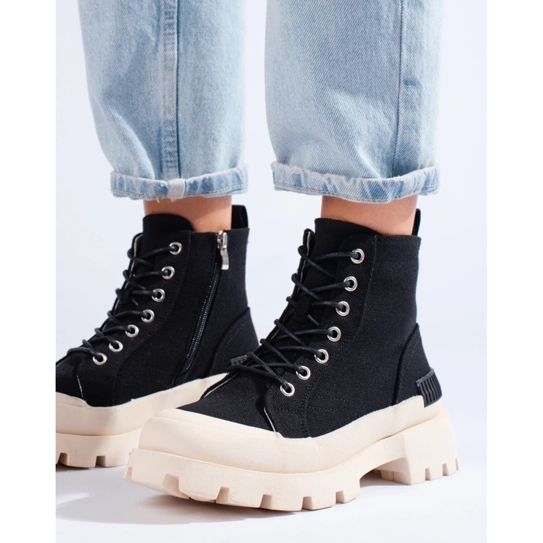 Tramperos en la plataforma S. Barski negro 1