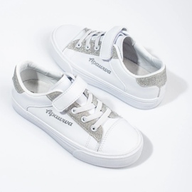 Deportivas infantiles blancas con purpurina plateada. blanco 3