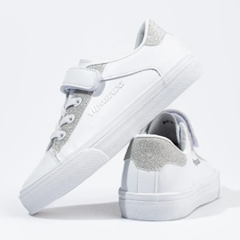 Deportivas infantiles blancas con purpurina plateada. blanco 4
