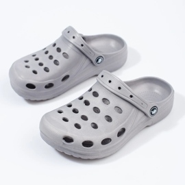 Chanclas gris claro para niño. 4