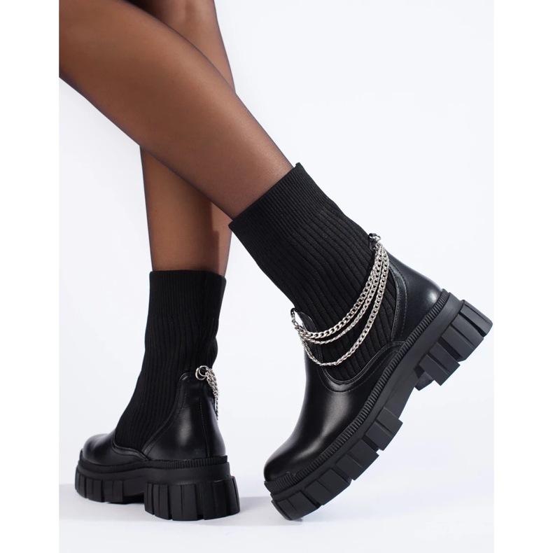 Botas trabajadoras de mujer negras con calcetines. negro 2