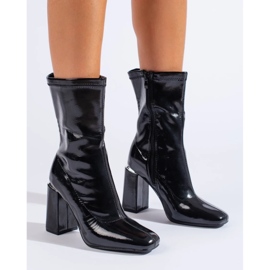 Botines de mujer de tacón fabricados en charol ecológico negro 4