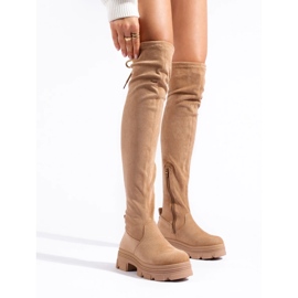 Botas hasta el muslo de mujer en una plataforma beige. 2