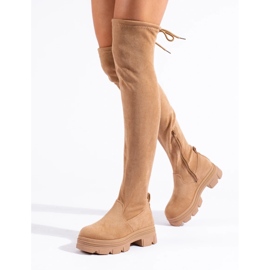 Botas hasta el muslo de mujer en una plataforma beige. 3