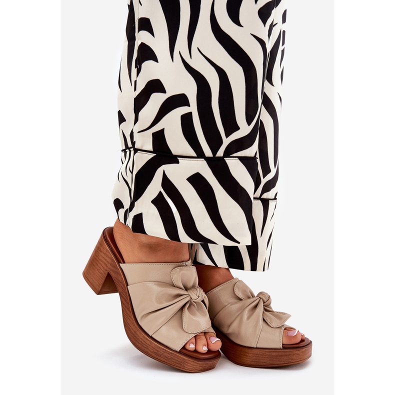 Flip Flip Flip Flip en el Eco -Leather Post Beige 1