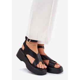 Sandalias para mujeres en la plataforma y un cuero de cuña de cuello negro 1