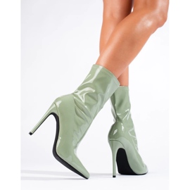 Botines de mujer con tacón fabricados en charol verde 4