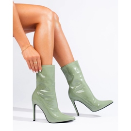 Botines de mujer con tacón fabricados en charol verde 3
