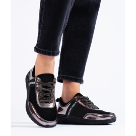 Deportivas grises fabricadas en piel natural. negro 3