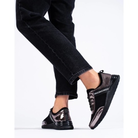 Deportivas grises fabricadas en piel natural. negro 4