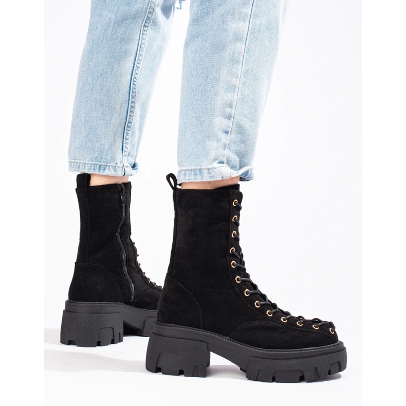 Trabajadores con cordones de mujer en ante negro 1