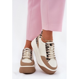 Zapatillas femeninas en una plataforma masiva beige cebra 3