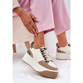 Zapatillas femeninas en una plataforma masiva beige cebra 6